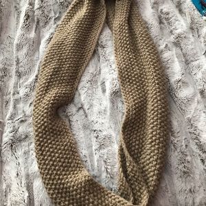 Knitted scarf